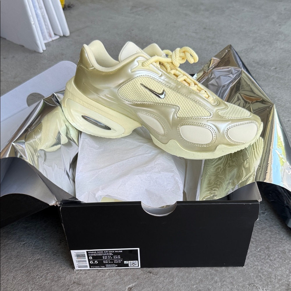 Nike Air Max Muse Pale Yellow & Cream Trainers